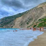فيلة Chelmis Maria's